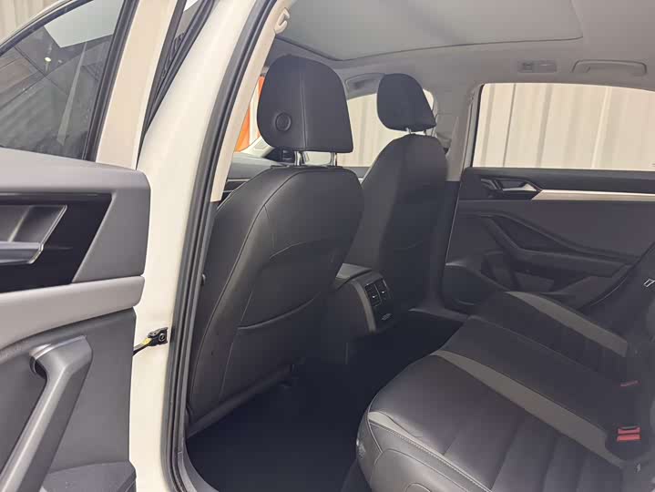 Фото 6 - Volkswagen Sagitar L