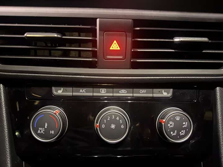 Фото 9 - Volkswagen Sagitar L