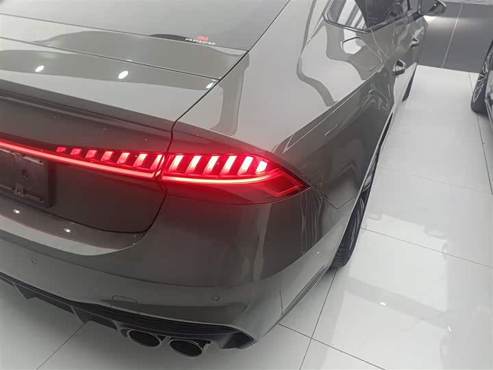 Фото 8 - Audi A7