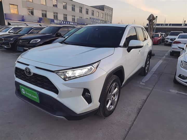 Фото 2 - Toyota RAV4