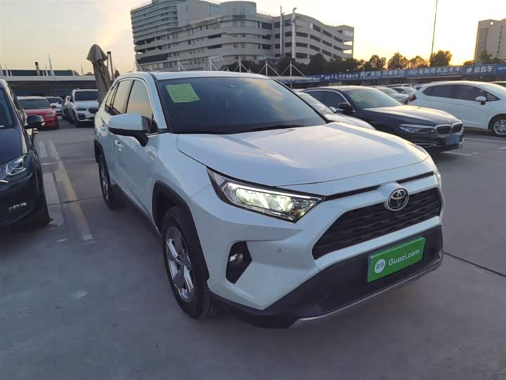 Фото 4 - Toyota RAV4