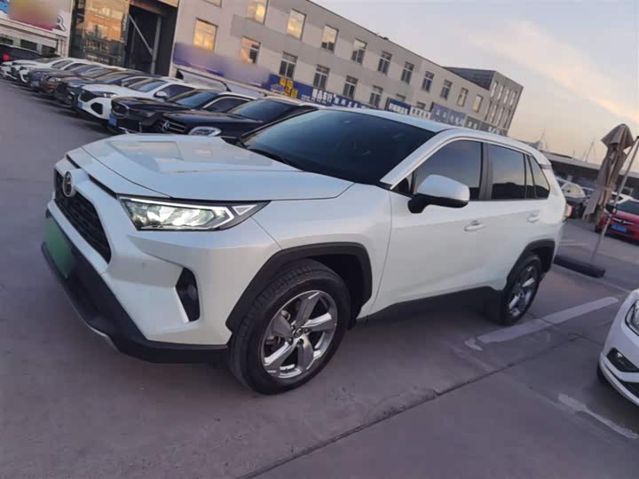 Фото 5 - Toyota RAV4