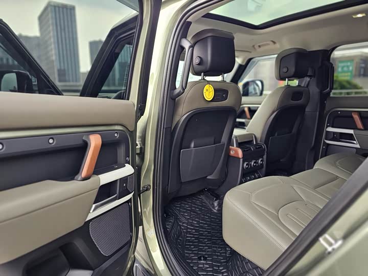 Фото 9 - Land Rover Defender