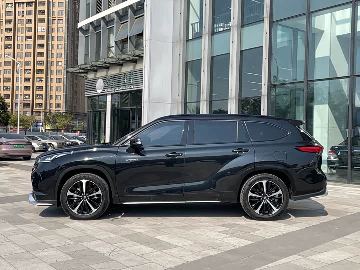 Фото 4 - Toyota Crown Kluger