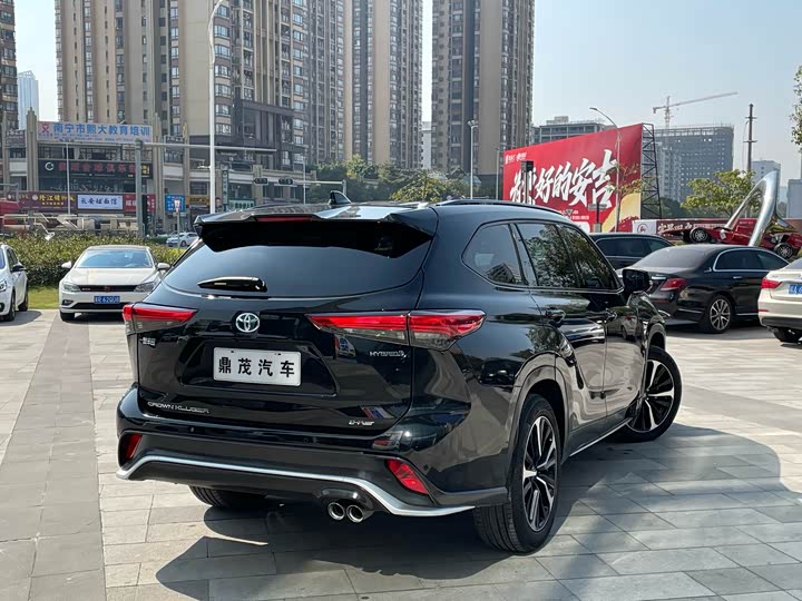 Фото 7 - Toyota Crown Kluger