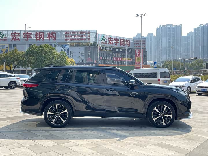 Фото 8 - Toyota Crown Kluger