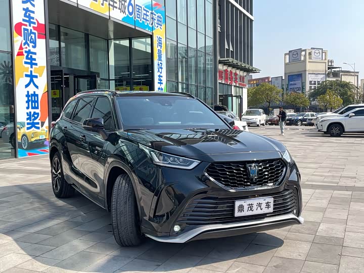 Фото 9 - Toyota Crown Kluger