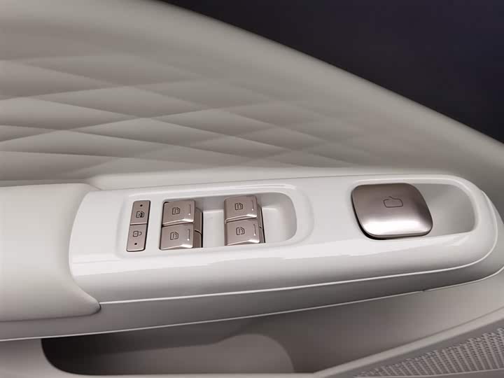 Фото 9 - BAIC Arcfox T1