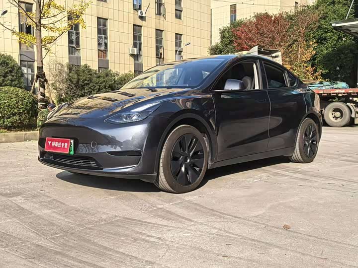 Фото 3 - Tesla Model Y