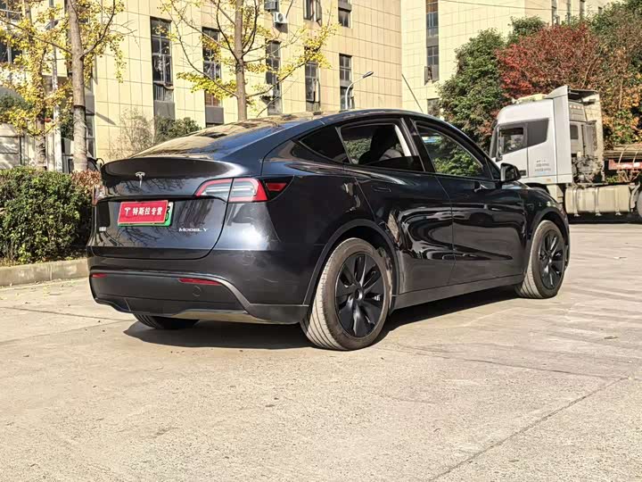 Фото 8 - Tesla Model Y
