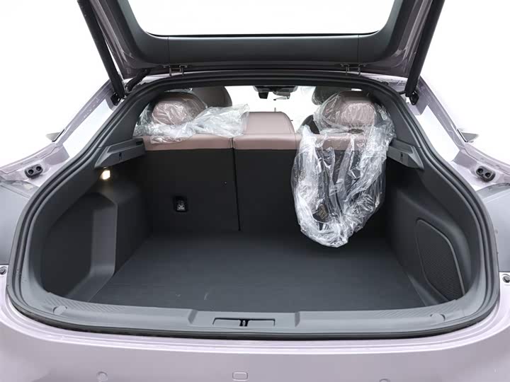 Фото 8 - XPeng Mona M03