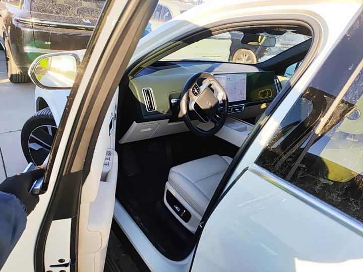 Фото 2 - LiXiang L8