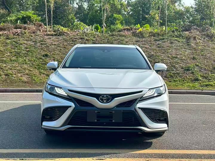 Фото 1 - Toyota Camry