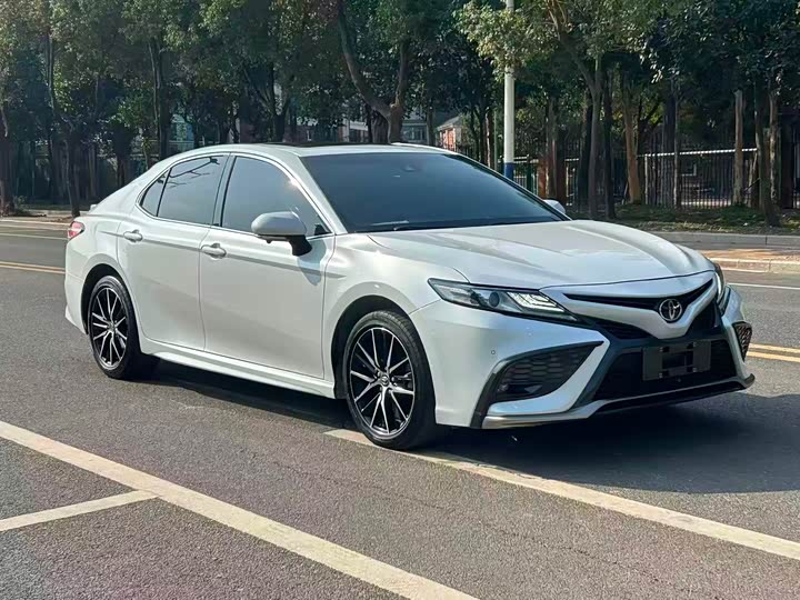 Фото 3 - Toyota Camry