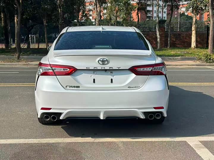 Фото 6 - Toyota Camry