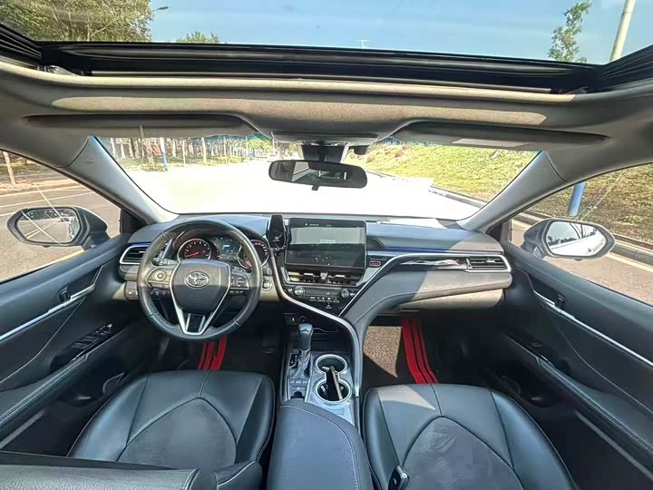 Фото 7 - Toyota Camry