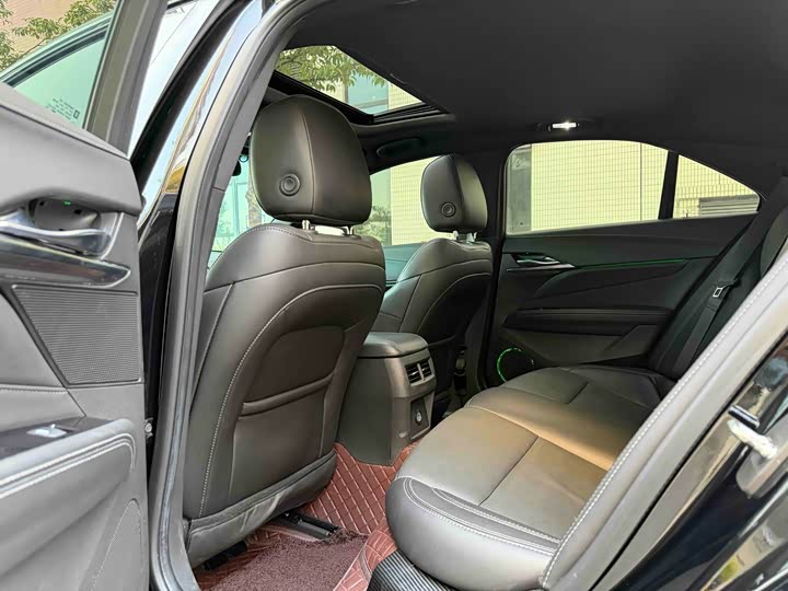 Фото 9 - Cadillac CT4