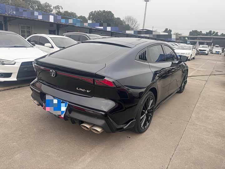 Фото 6 - Changan UNI-V