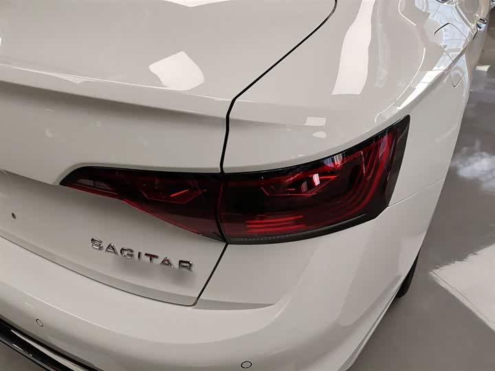 Фото 8 - Volkswagen Sagitar L