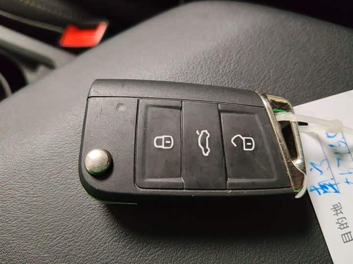 Фото 9 - Volkswagen Sagitar L