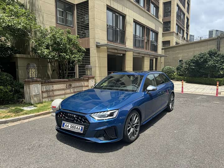 Фото 1 - Audi S4