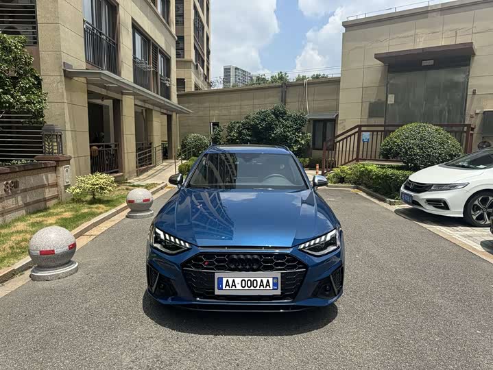 Фото 2 - Audi S4