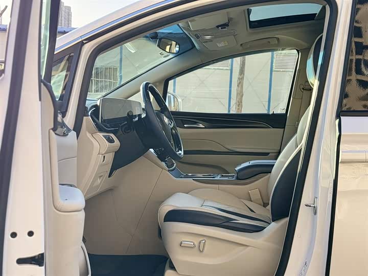 Фото 3 - Buick GL8 ES