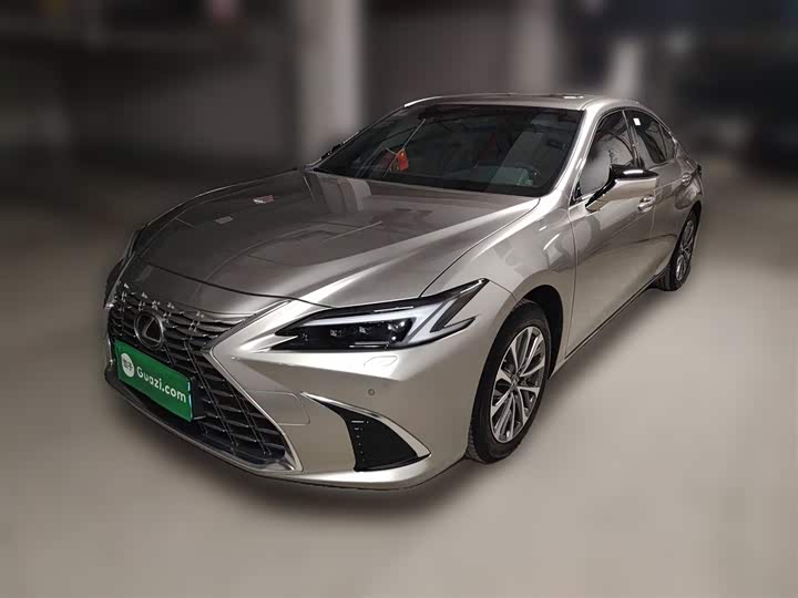 Фото 2 - Lexus ES
