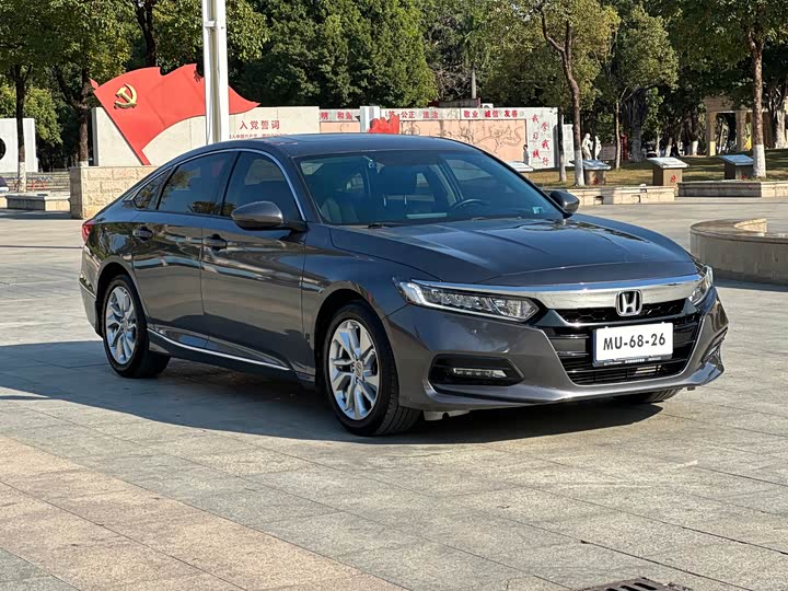 Фото 3 - Honda Accord