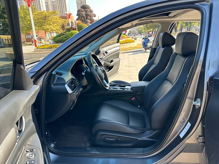 Фото 4 - Honda Accord