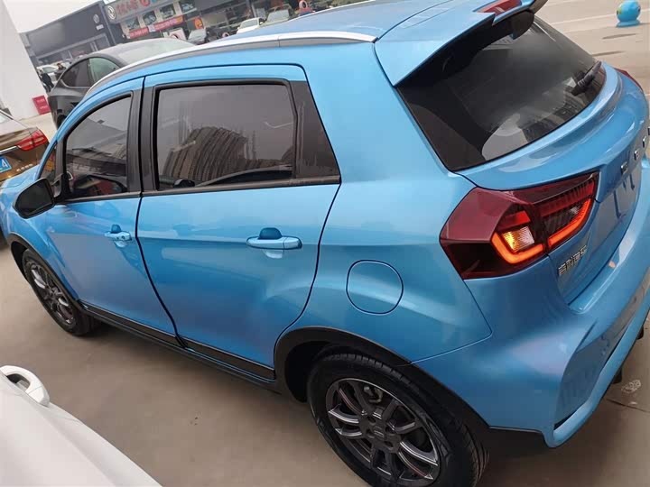 Фото 5 - Geely Vision X3