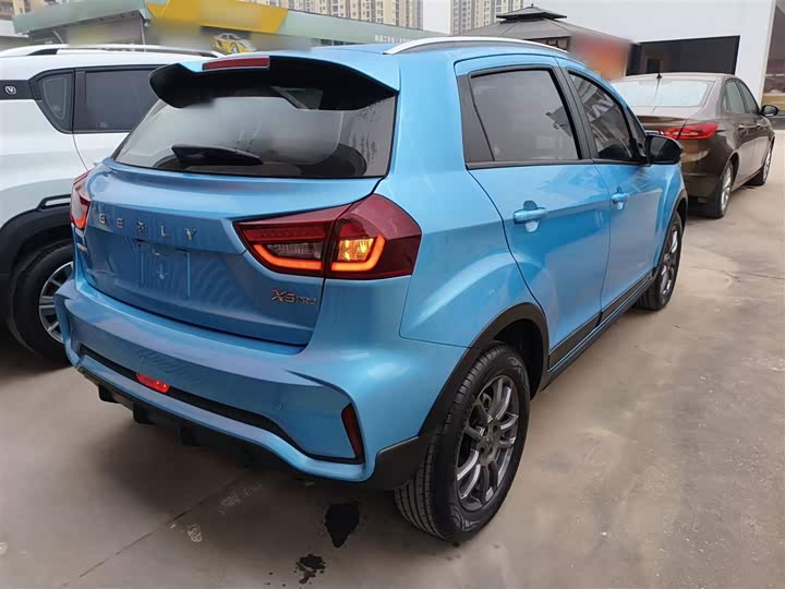 Фото 7 - Geely Vision X3