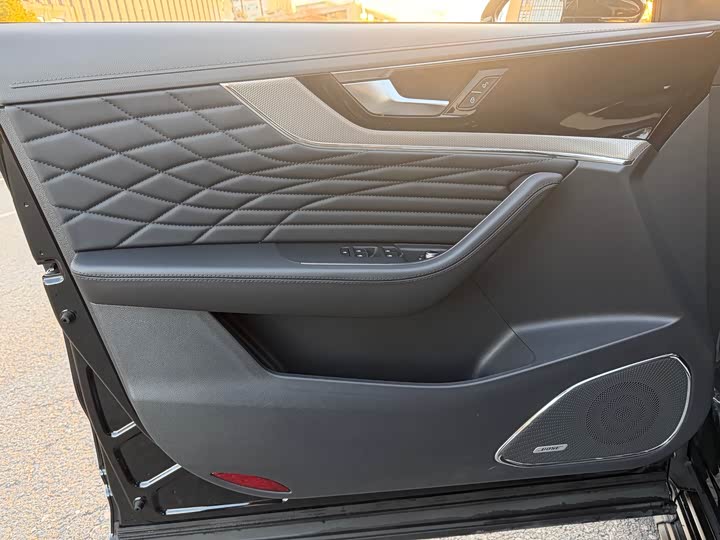 Фото 8 - Hongqi HS5