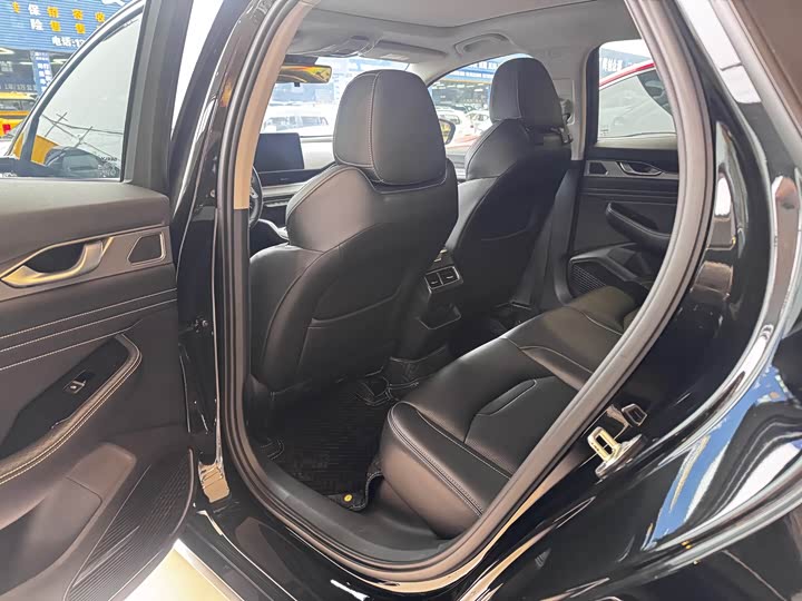 Фото 8 - Geely Preface