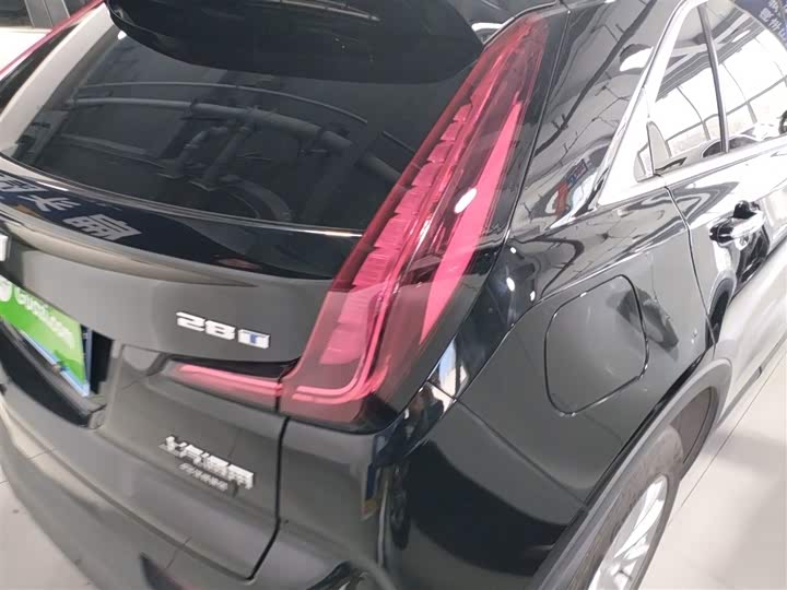 Фото 8 - Cadillac XT4