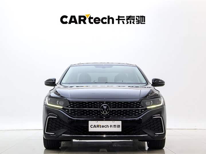 Фото 2 - Volkswagen Passat