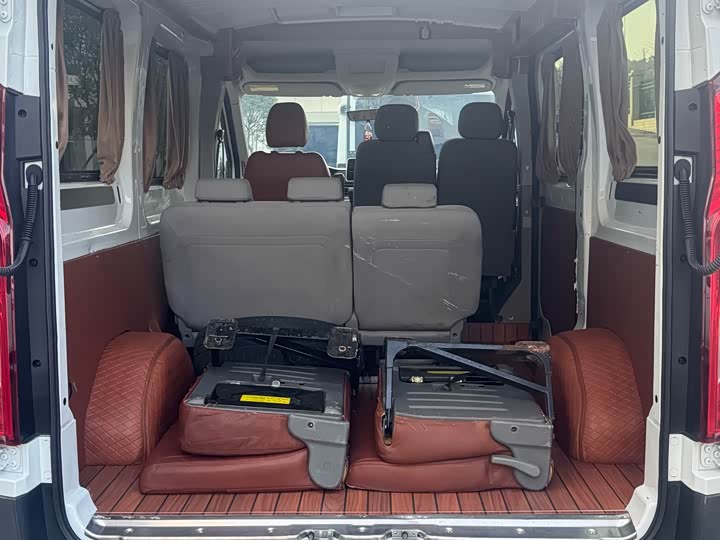 Фото 7 - Maxus V90