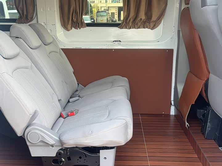 Фото 8 - Maxus V90