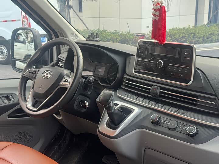 Фото 9 - Maxus V90