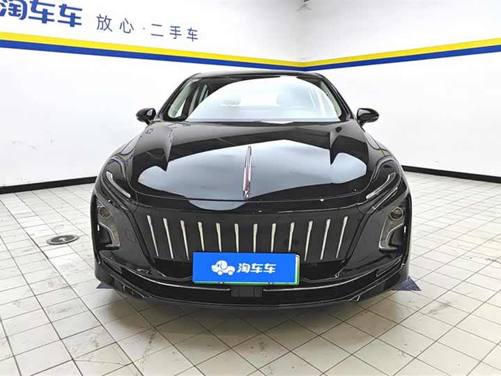 Фото 2 - Hongqi E-QM5