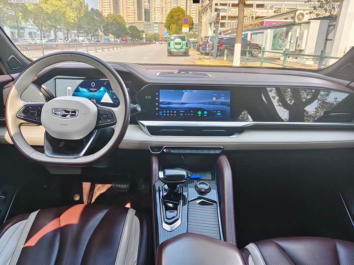 Фото 6 - Geely Monjaro