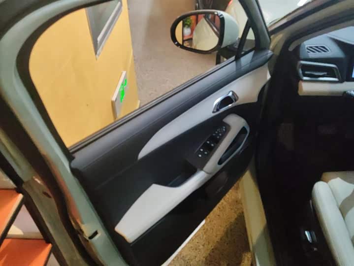 Фото 7 - BYD Yuan Up