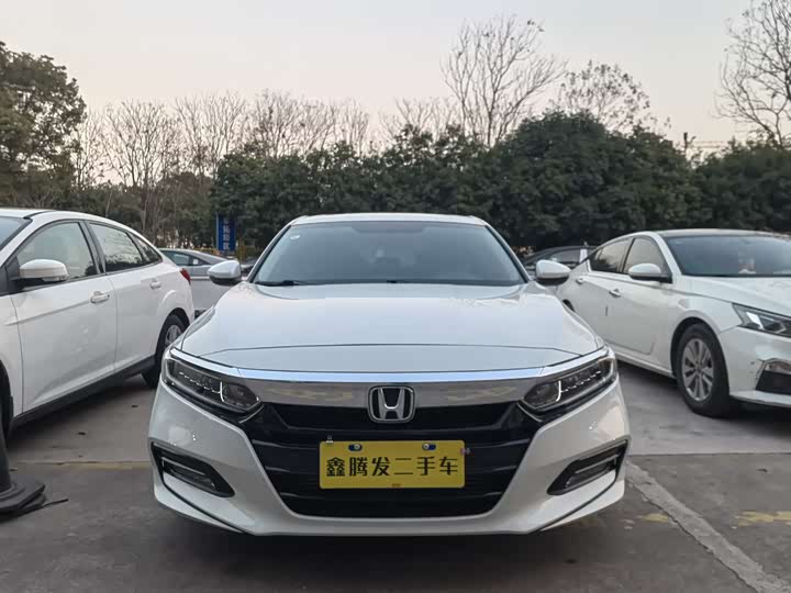 Фото 2 - Honda Accord