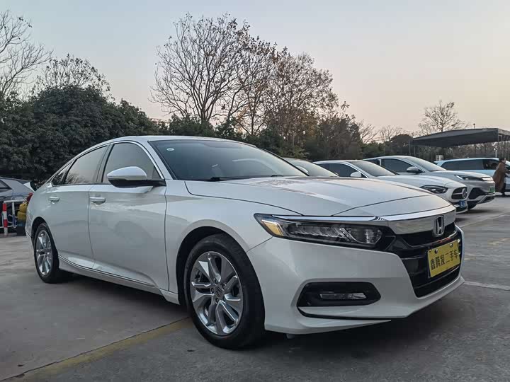 Фото 3 - Honda Accord