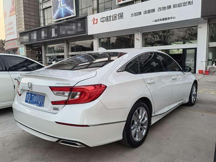 Фото 4 - Honda Accord