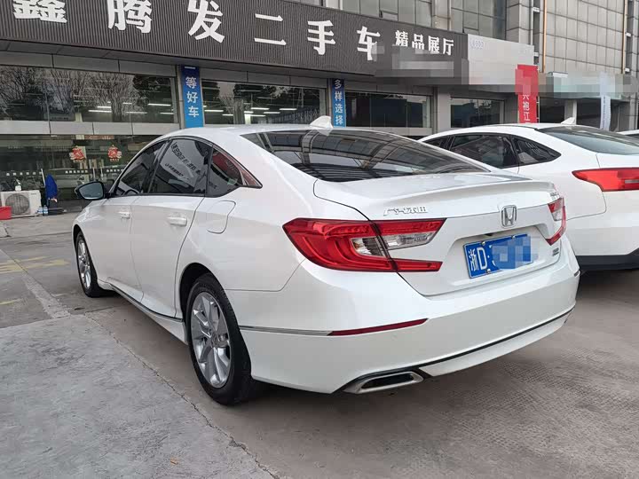 Фото 6 - Honda Accord