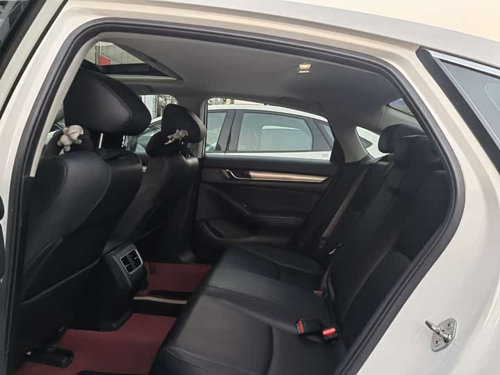 Фото 8 - Honda Accord