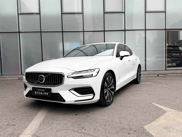 Фото 1 - Volvo S60