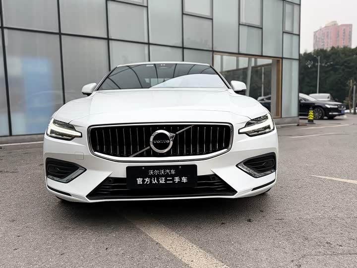 Фото 2 - Volvo S60