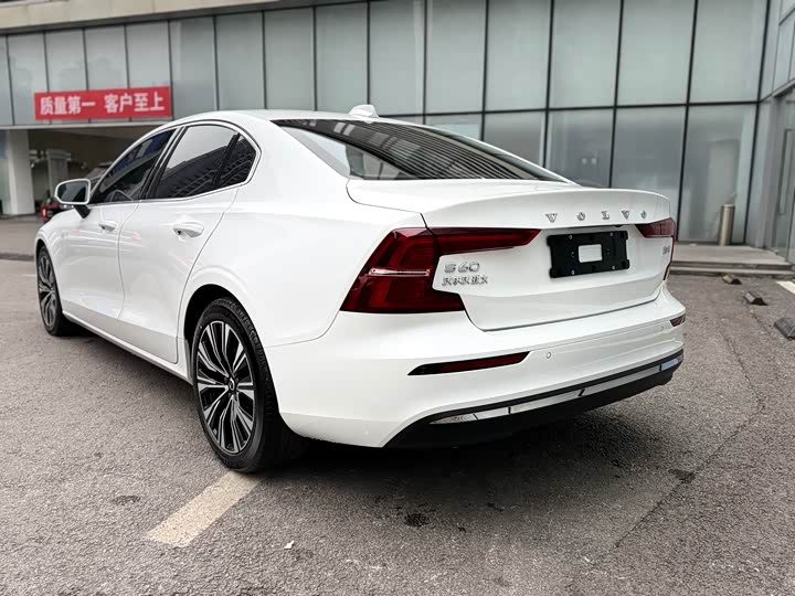 Фото 7 - Volvo S60